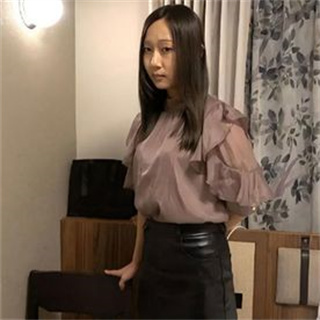 哈雷摩托车杂志的模特 结婚后更有女人魅力干她